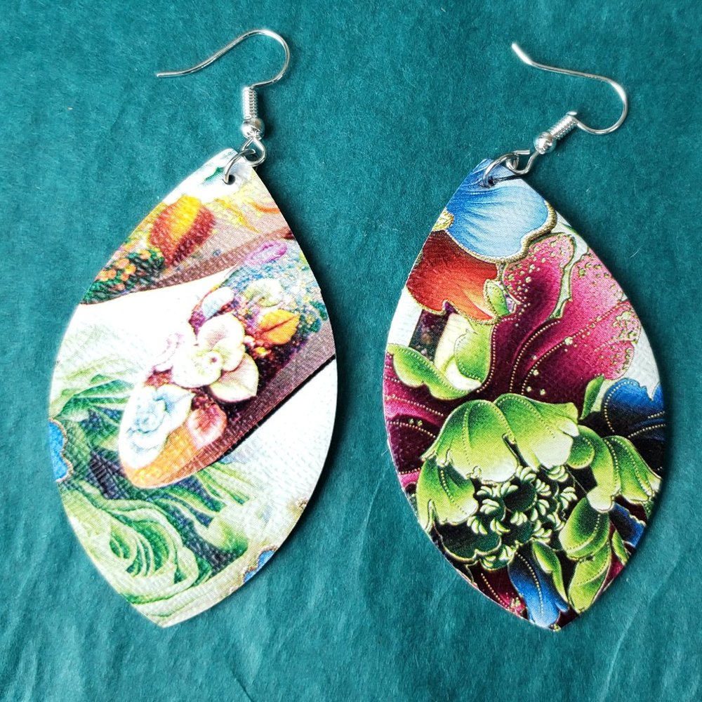 2/10$ NWOT Imitation leather statement earring floral double sided